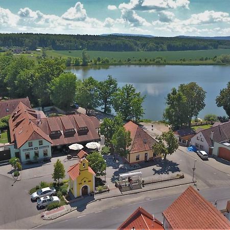 Sindlovska Krcma Hotel เชสเกบูดิเยโจวิตเซ ภายนอก รูปภาพ